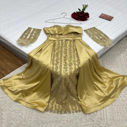 فستان سهرة طويل ناعم باللون الذهبي