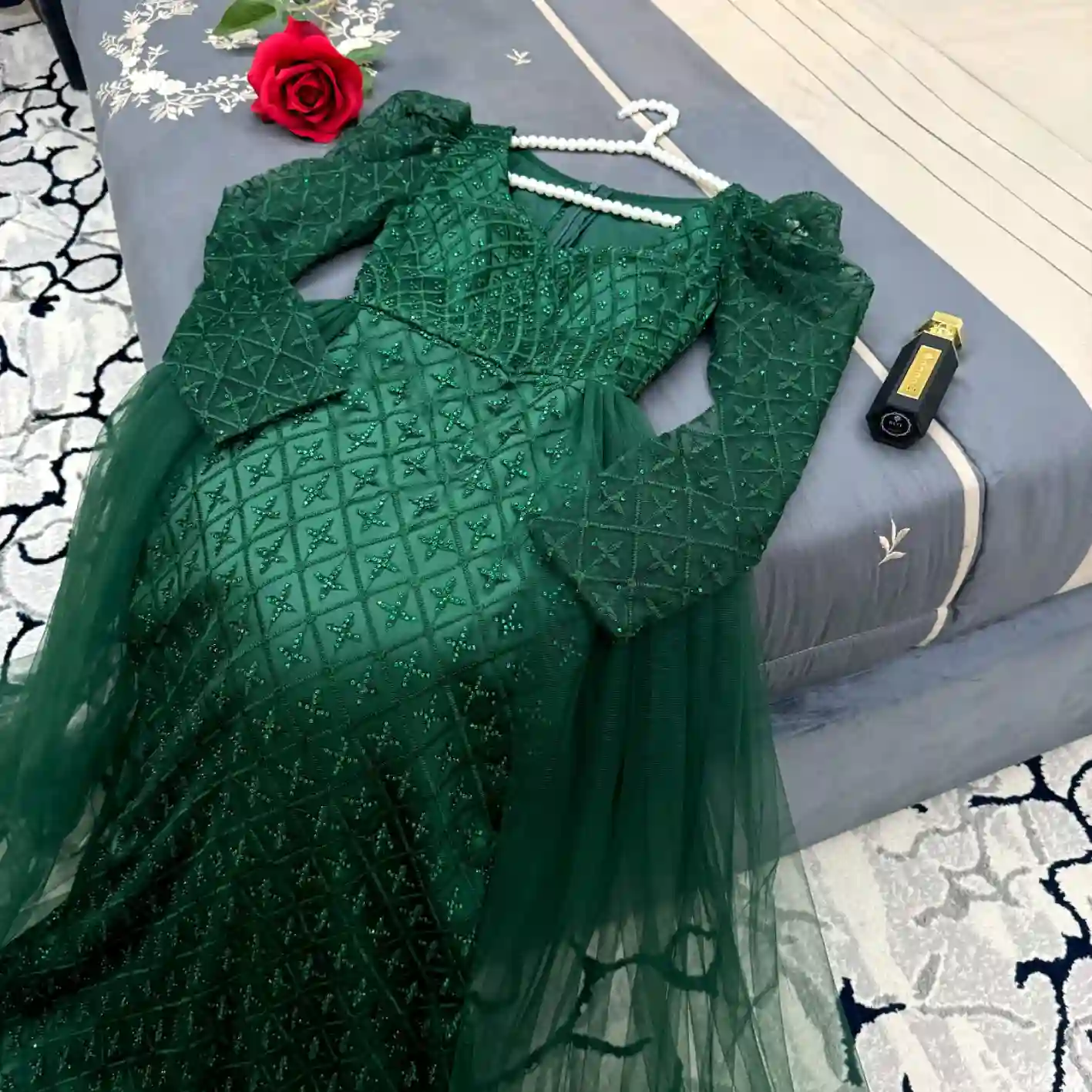 فستان اخضر طويل كوم طويل مطرز