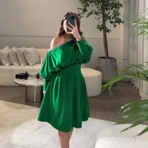 فستان سهرة قصير باللون الأخضر تصميم أنيق وحديث