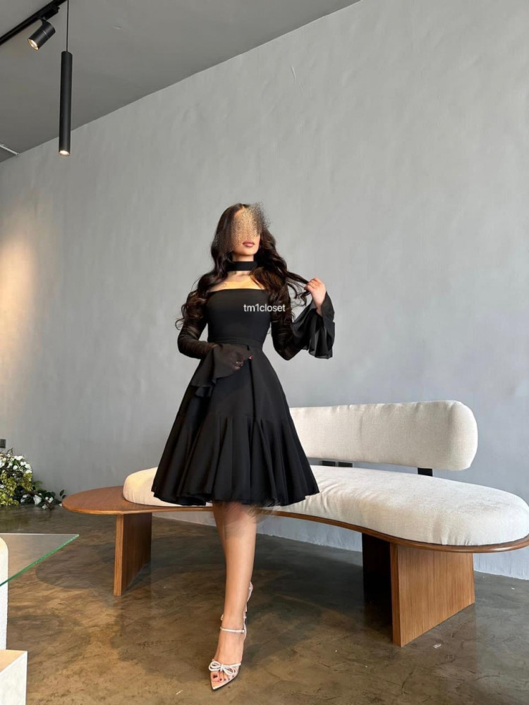 فستان سهرة قصير باللون الأسود أنيق يبرز جمالك
