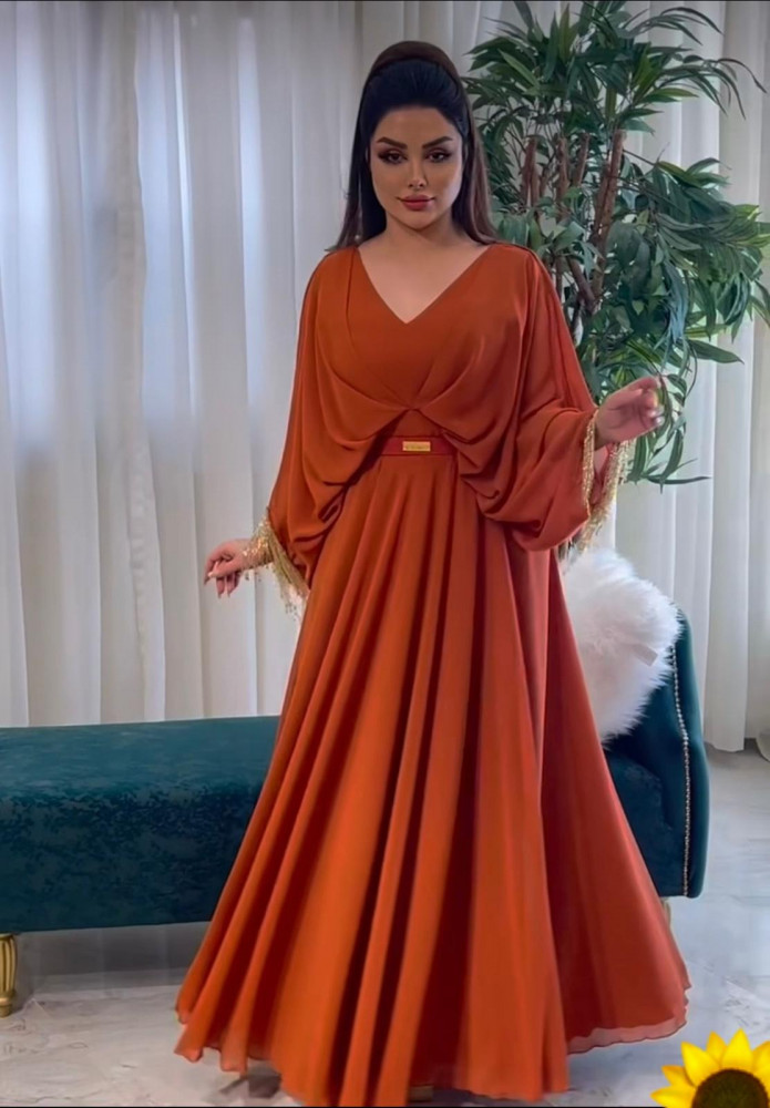 فستان سهرة طويل باللون البرتقالي متميز ورائع