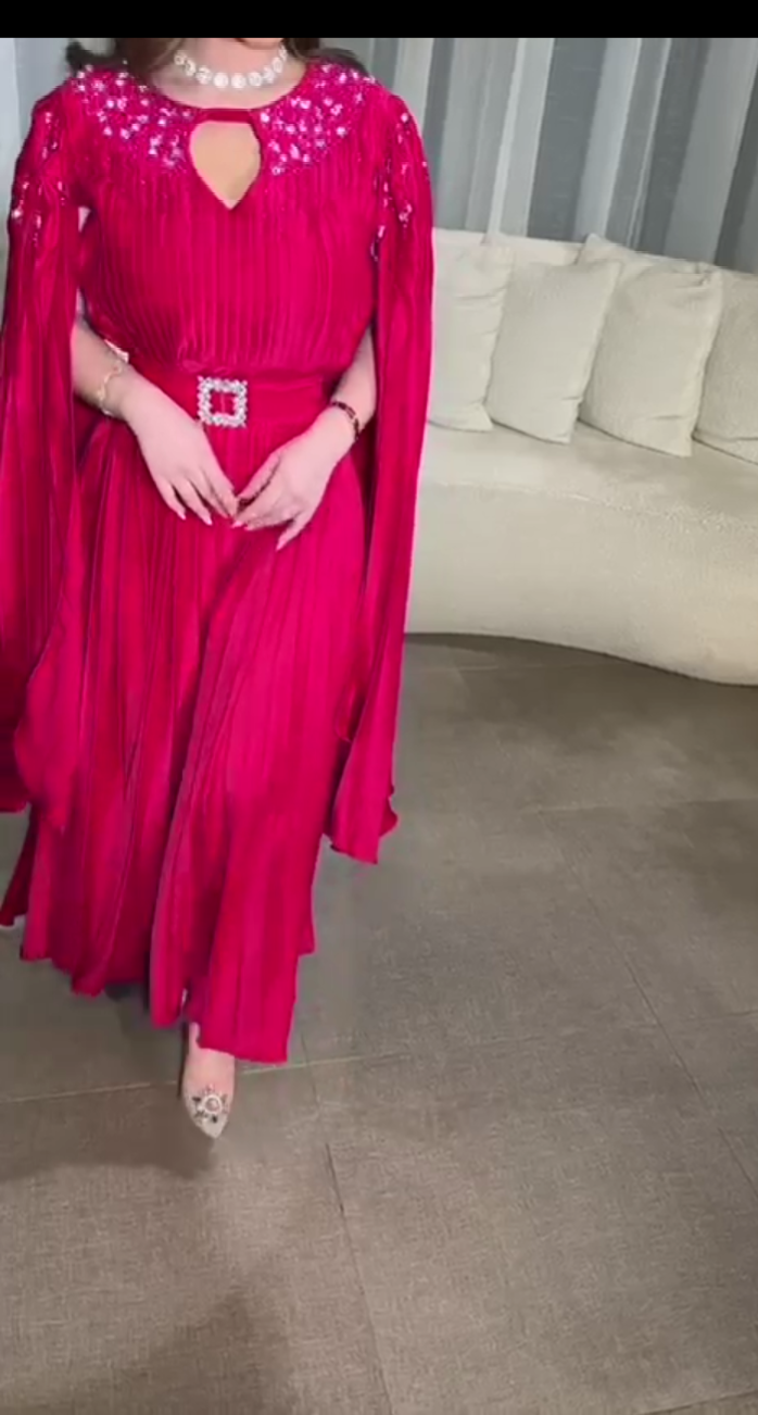 فستان سهرة طويل باللون الأحمر الرائع اجمل فساتين الرياض