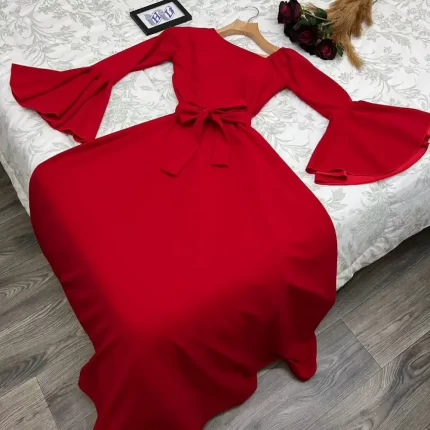 تصميم-فستان-أحمر-طويل-منفوش-بأكمام