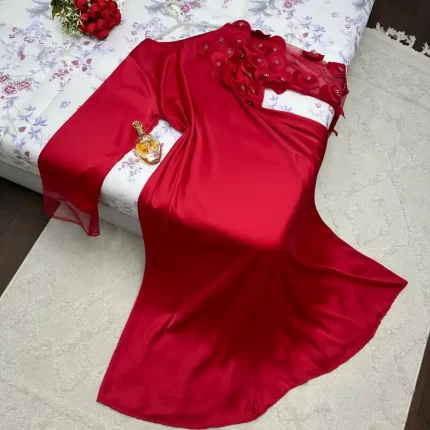 شكل-فستان-سهرة-طويل-ناعم-أحمر-بأكمام