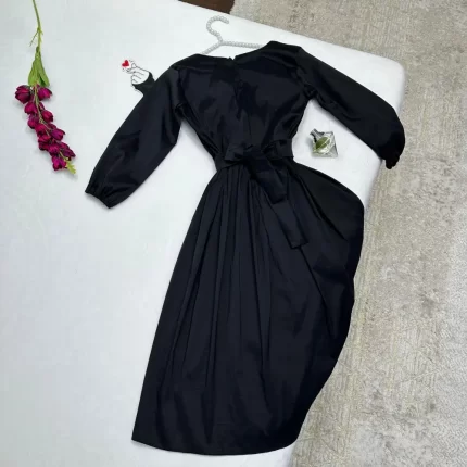 فستان-سهرة-أسود-قصير-أكمام